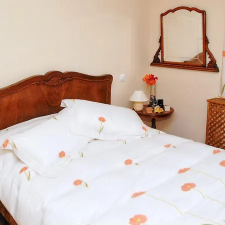 Welcoming House In With Private Parking *