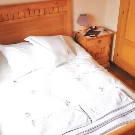 Welcoming House In With Private Parking