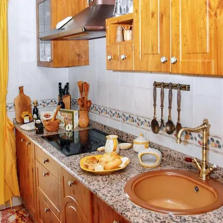 Welcoming House In With Private Parking بيت للعطل