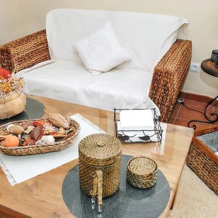 Welcoming House In With Private Parking *