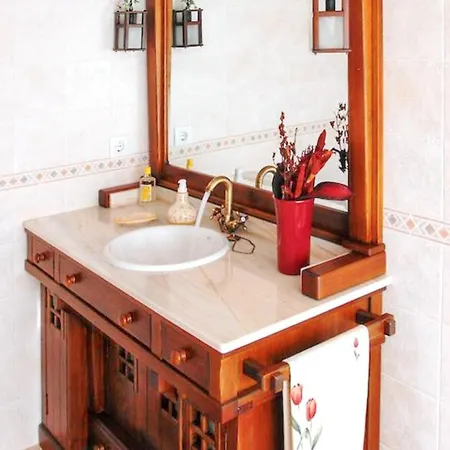 Welcoming House In With Private Parking Ávila