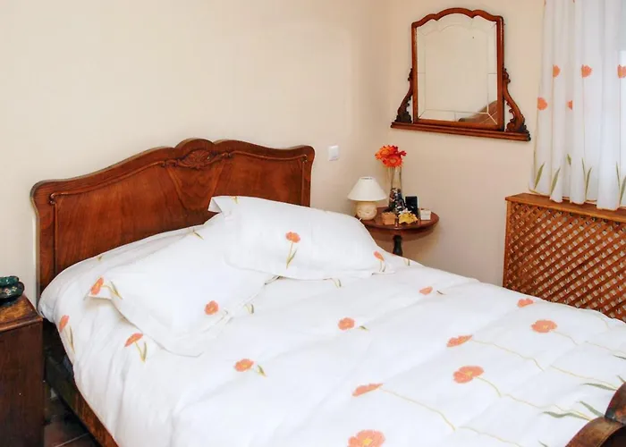 Welcoming House In With Private Parking *