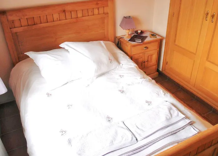 Welcoming House In With Private Parking