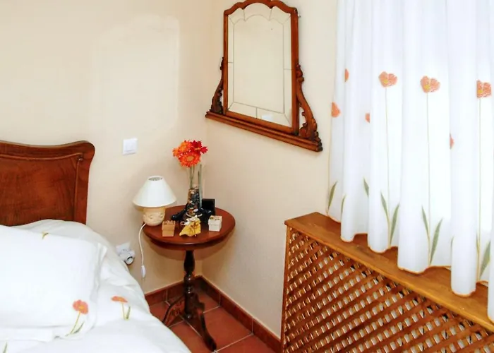 Vakantiehuis Welcoming House In With Private Parking