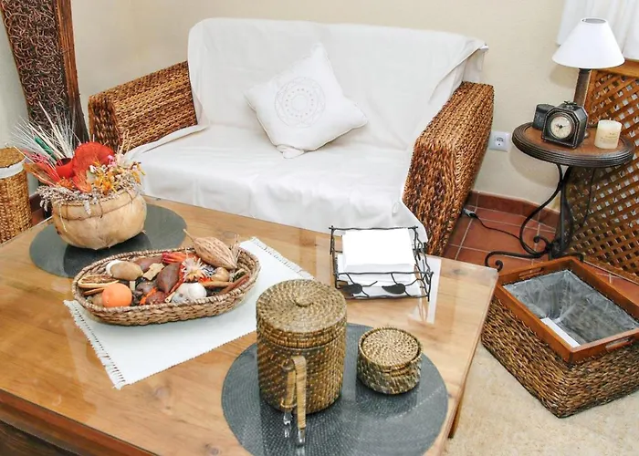 Welcoming House In With Private Parking *