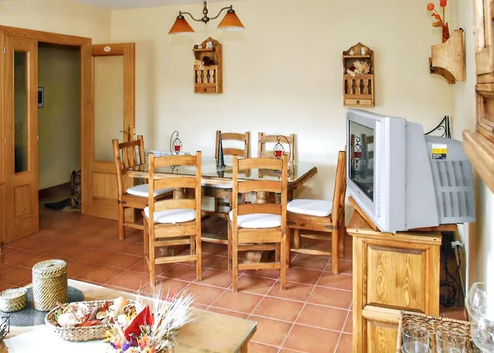 Welcoming House In With Private Parking Nyaraló